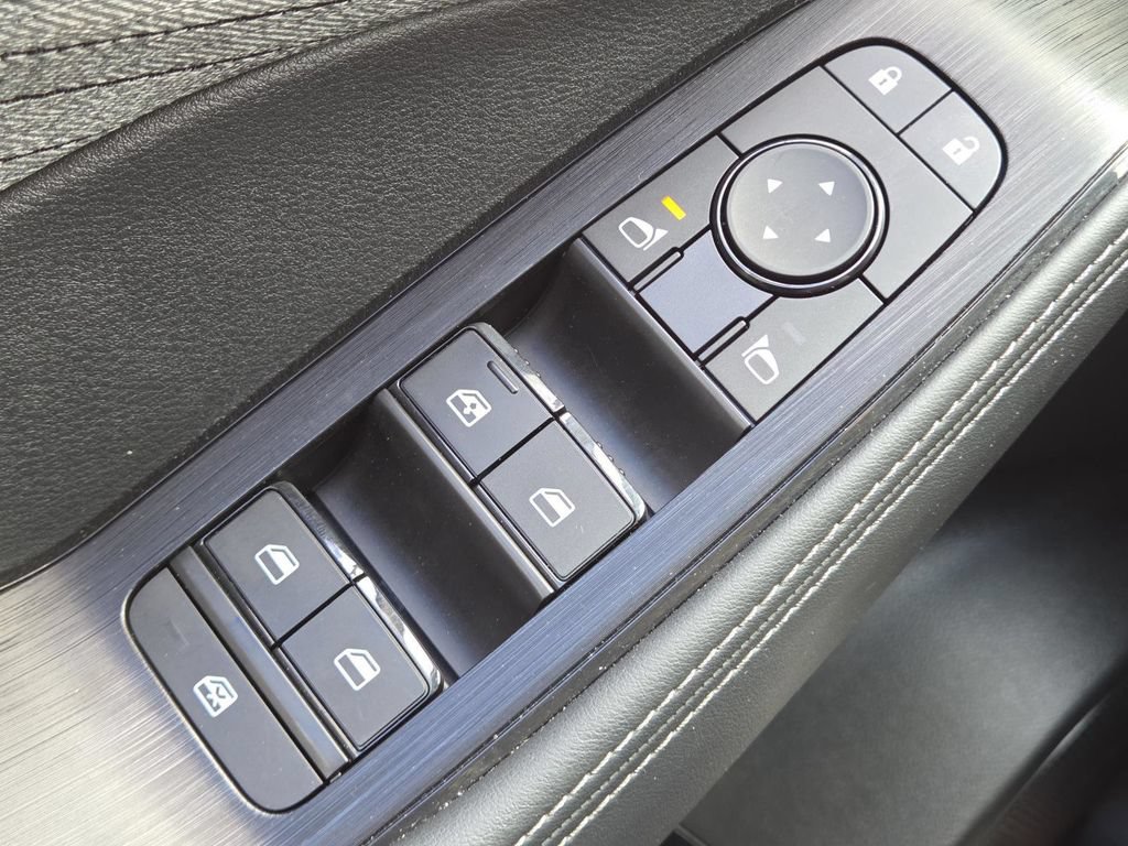 Used 2023 Nissan Rogue SV AWD/4WD image 23