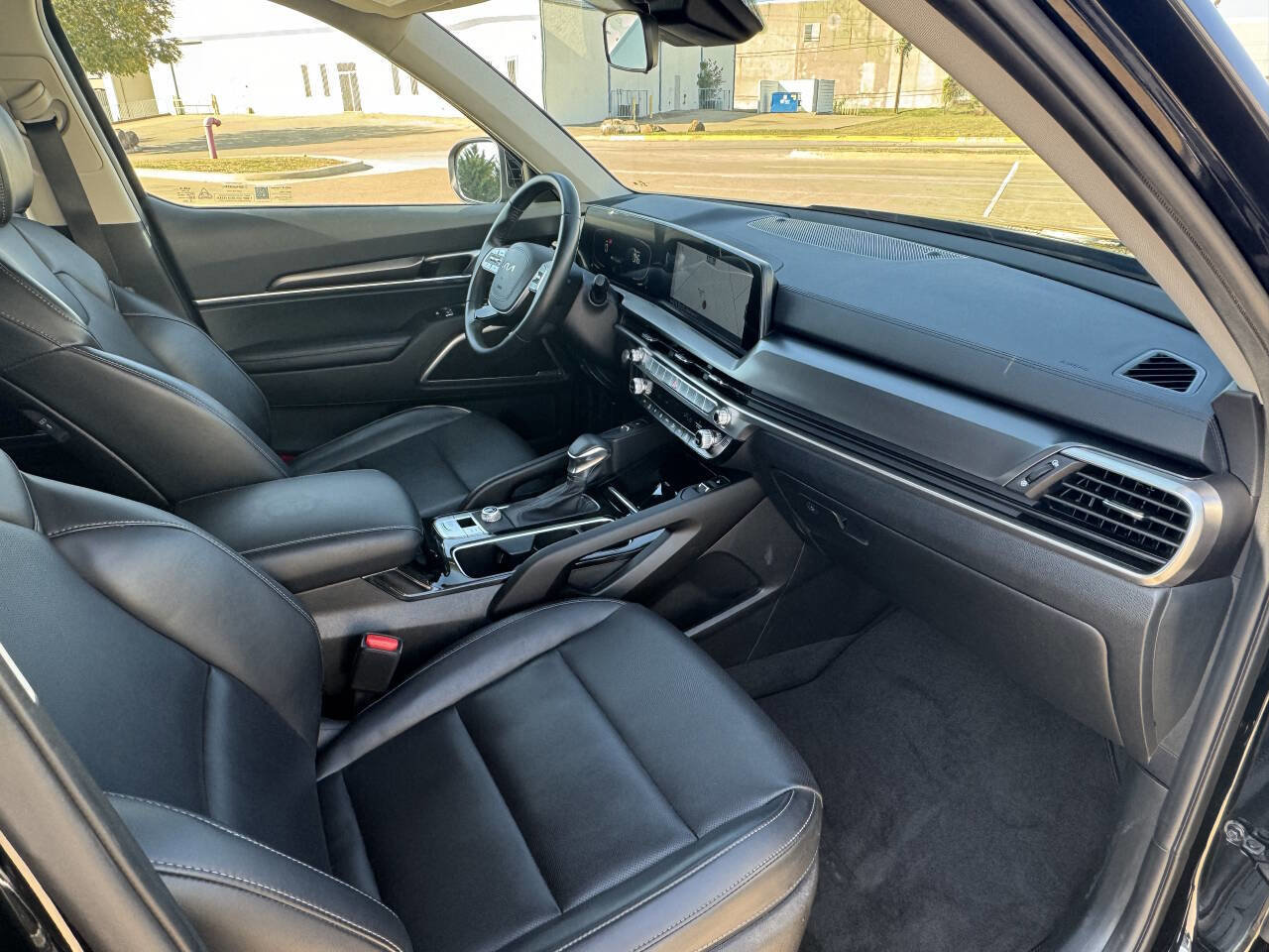 Used 2025 Kia Telluride S image 16
