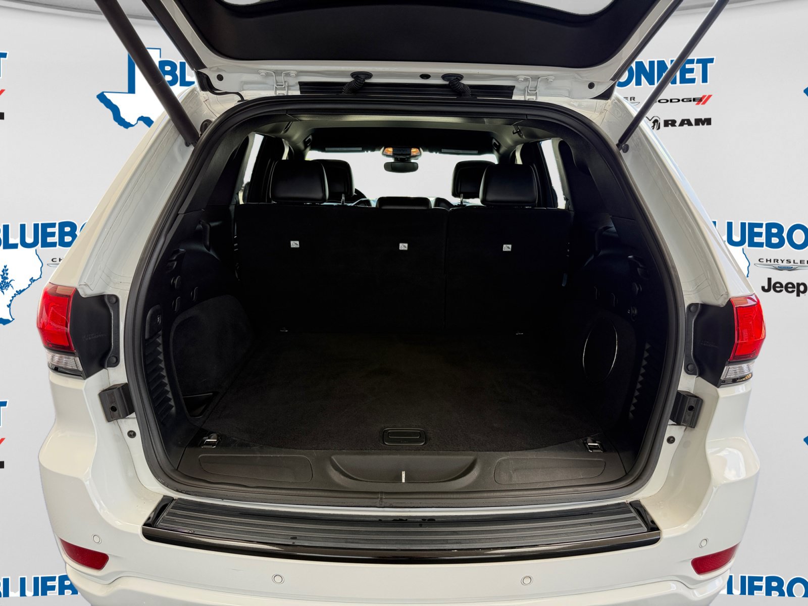 Certified 2017 Jeep Grand Cherokee Altitude RWD image 22