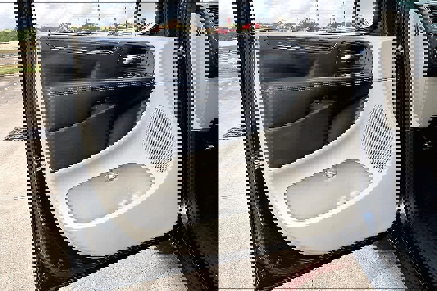 Used 2017 Dodge Grand Caravan SXT image 21