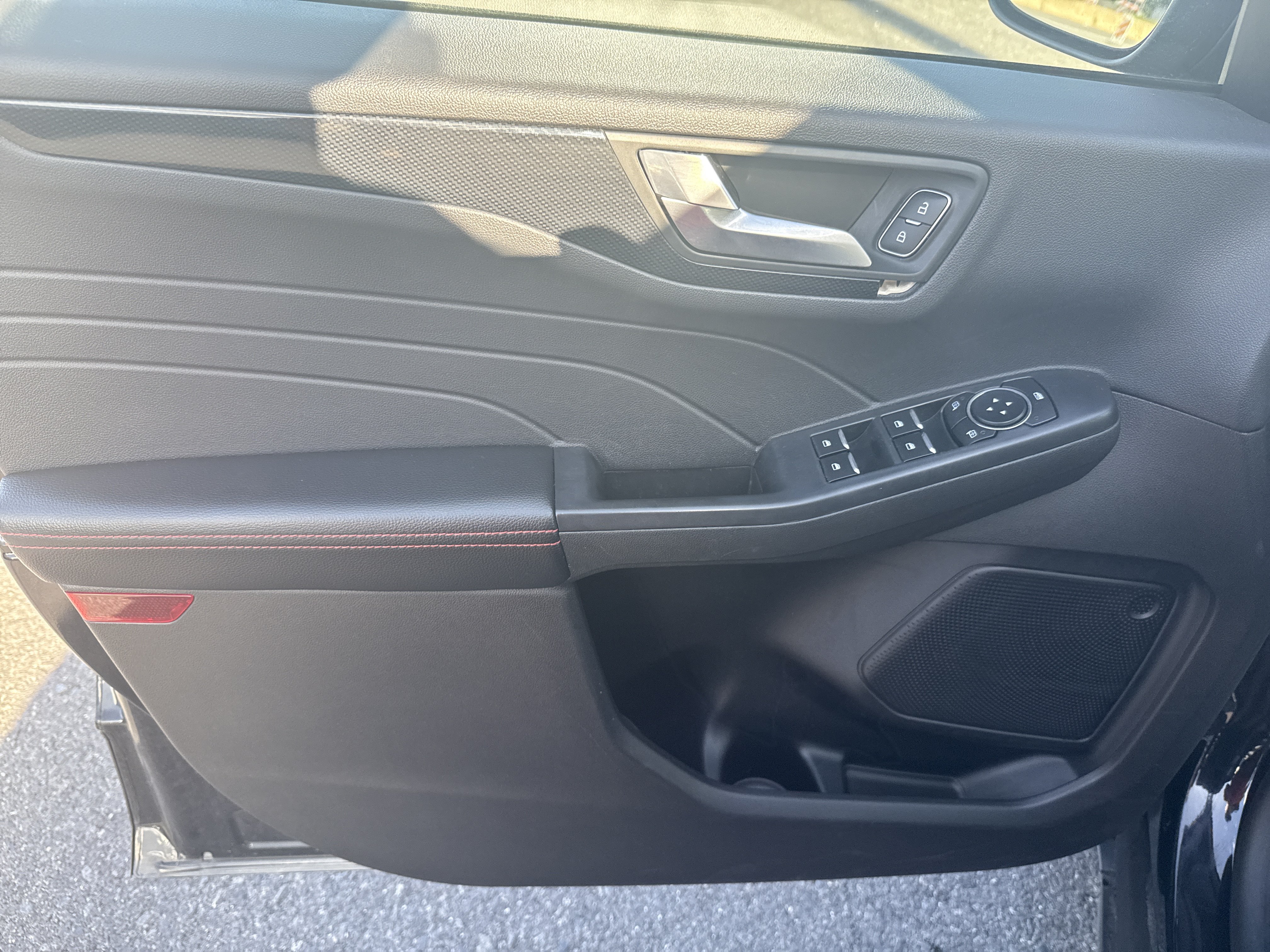 Used 2025 Ford Escape ST-Line Select AWD/4WD image 16
