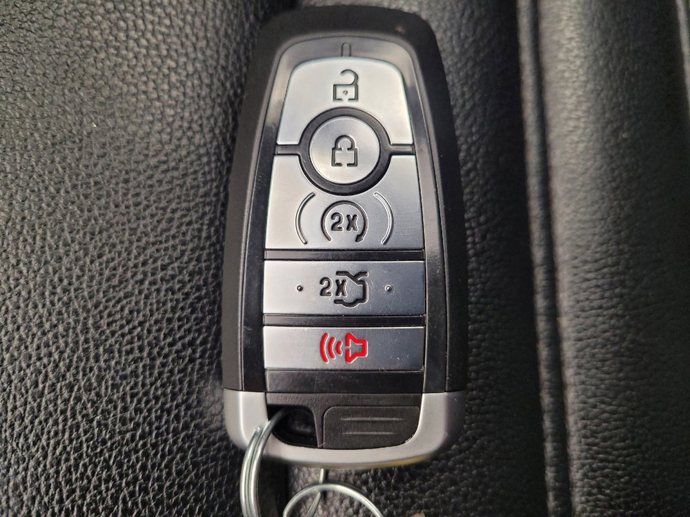 Used 2020 Ford Fusion SEL FWD image 32