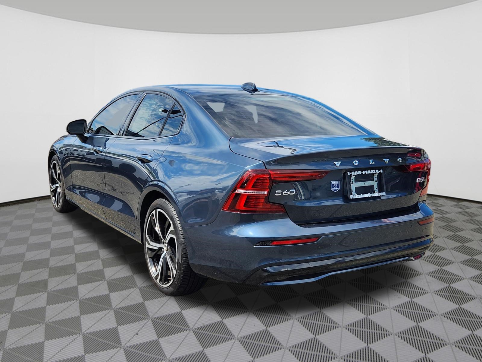Used 2024 Volvo S60 B5 Core AWD/4WD image 3
