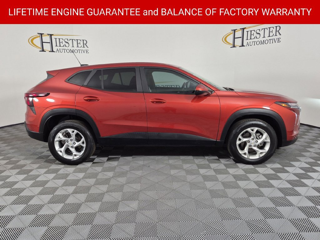Certified 2024 Chevrolet Trax LS w/ LS Convenience Package FWD image 3