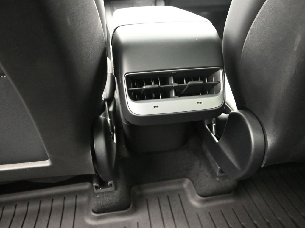 Used 2024 Tesla Model Y Long Range image 19