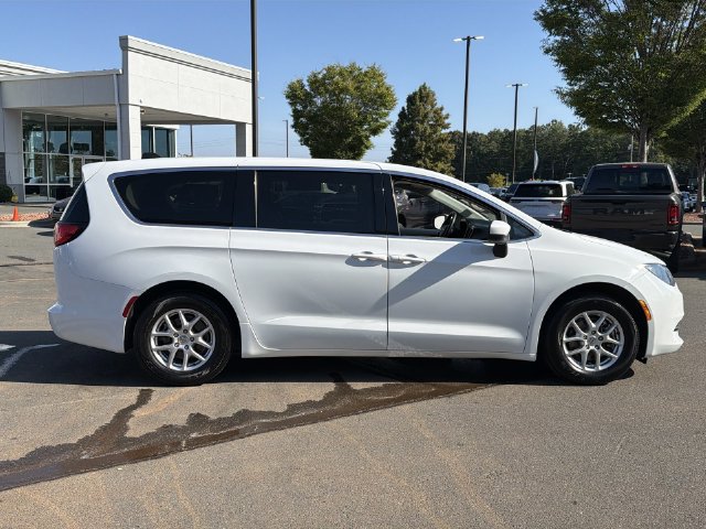 Used 2021 Chrysler Voyager LX FWD image 13