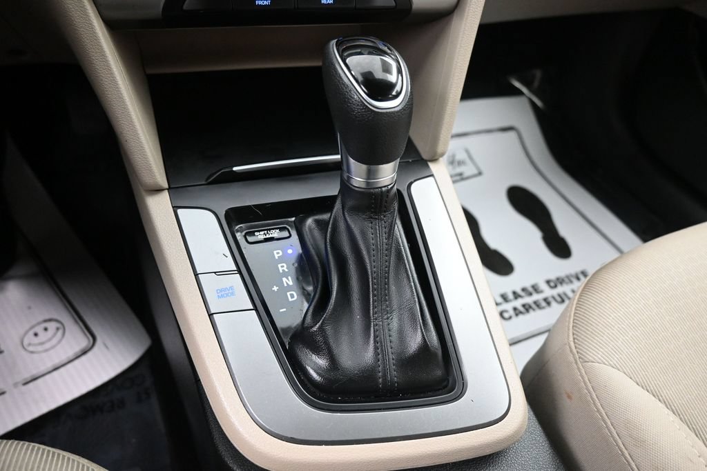 Used 2017 Hyundai Elantra SE FWD image 16