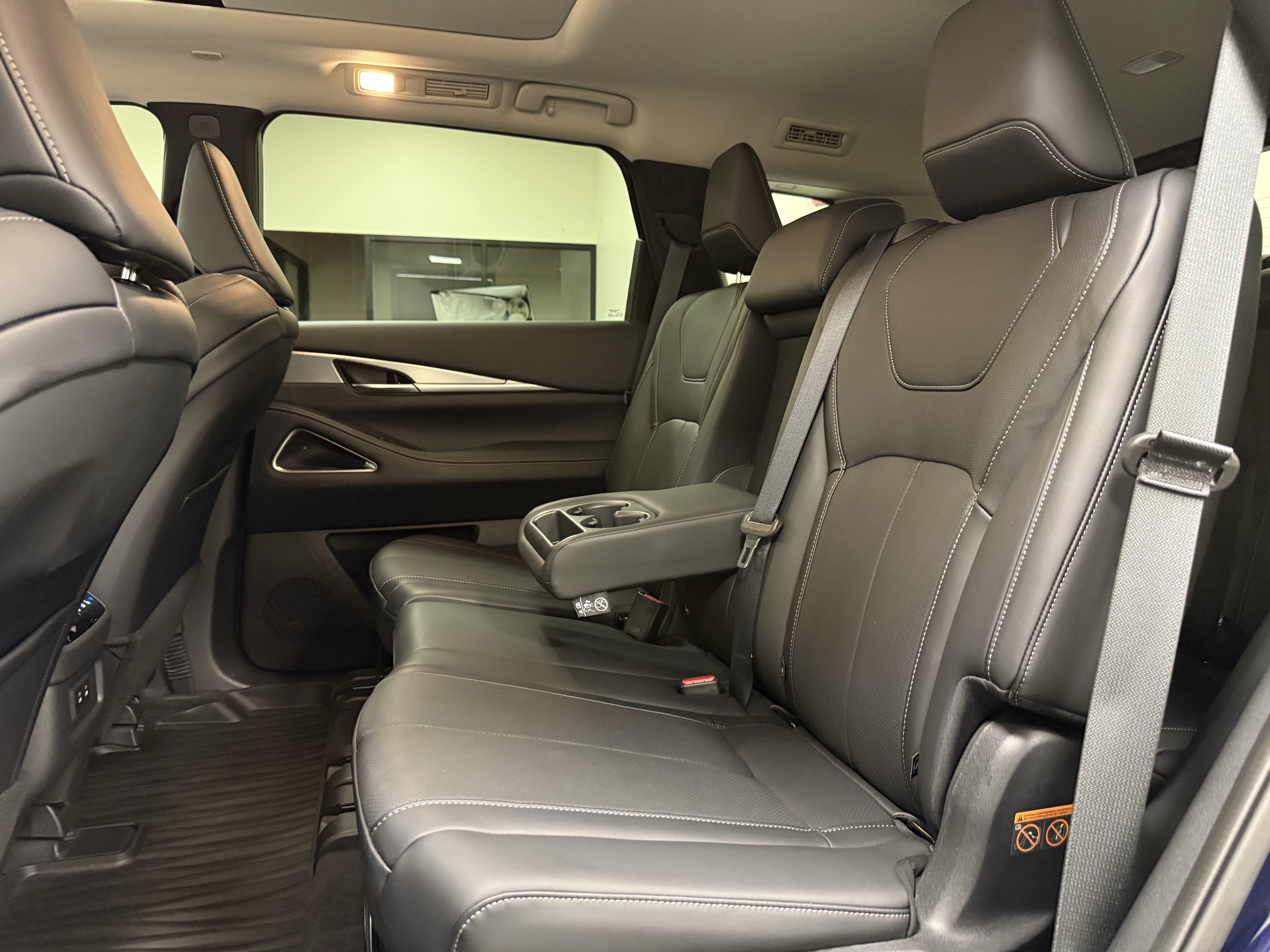 Certified 2027 INFINITI QX60 Luxe w/ Cargo Package FWD image 16