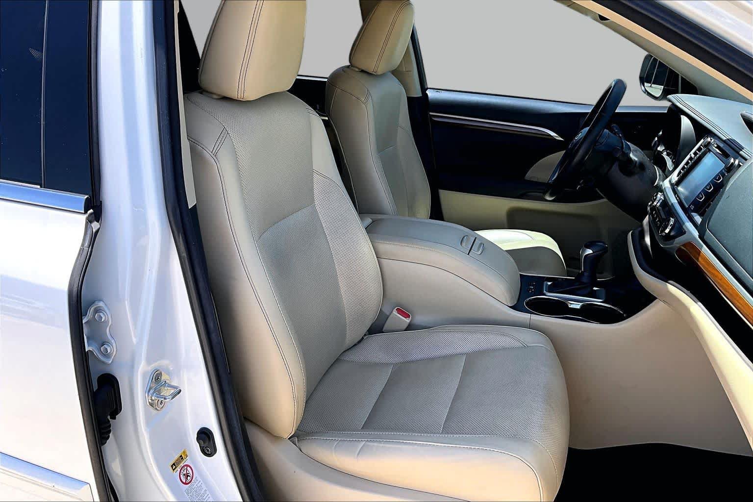 Used 2018 Toyota Highlander Limited FWD image 9