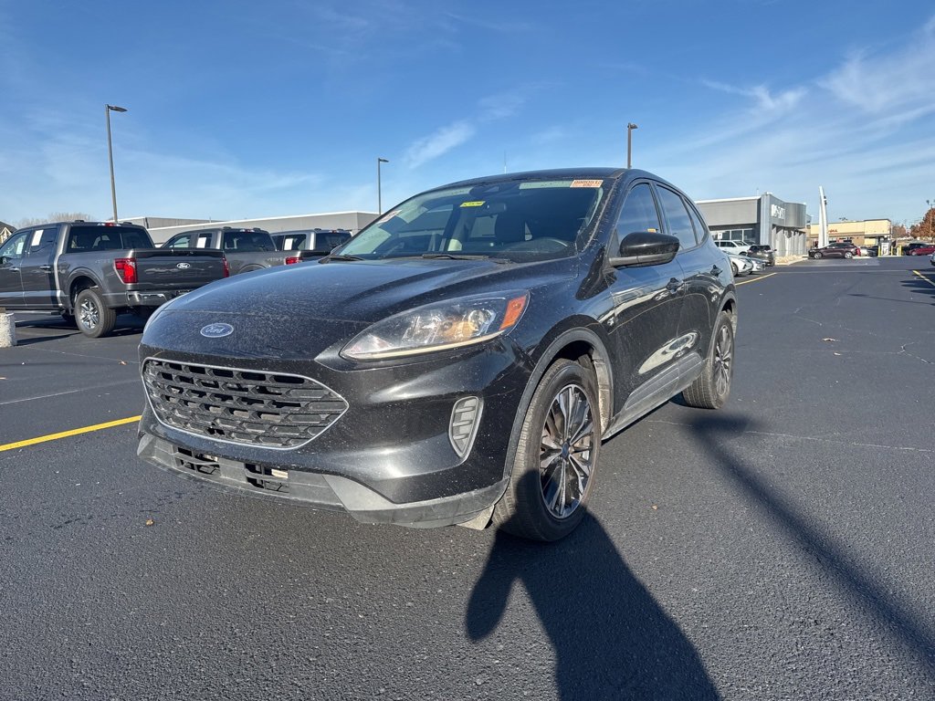 Used 2022 Ford Escape SE w/ SE Sport Appearance Package