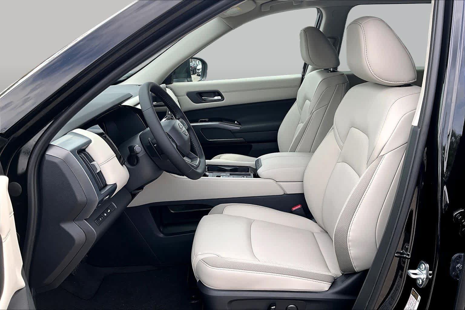New 2026 Nissan Pathfinder SL FWD image 9