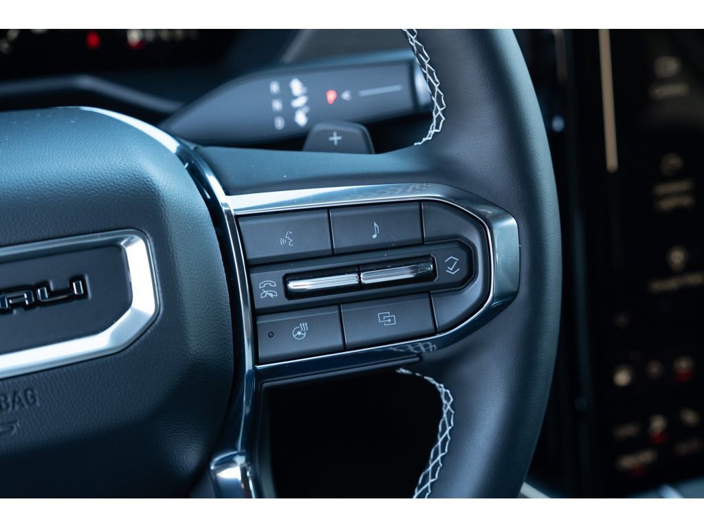 Used 2025 GMC Acadia Denali image 18