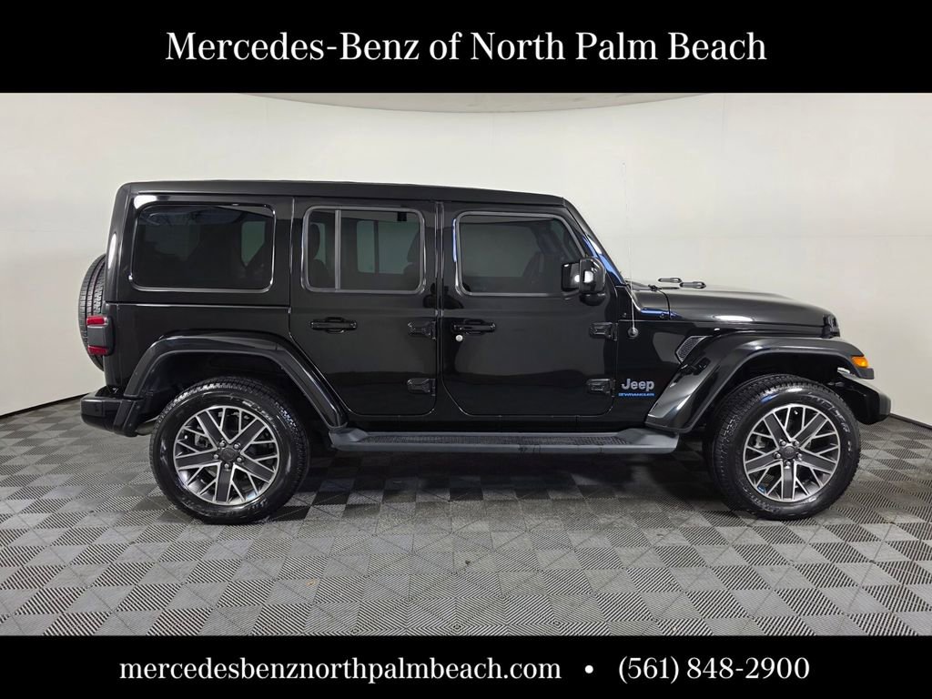 Used 2023 Jeep Wrangler Unlimited Sahara image 7