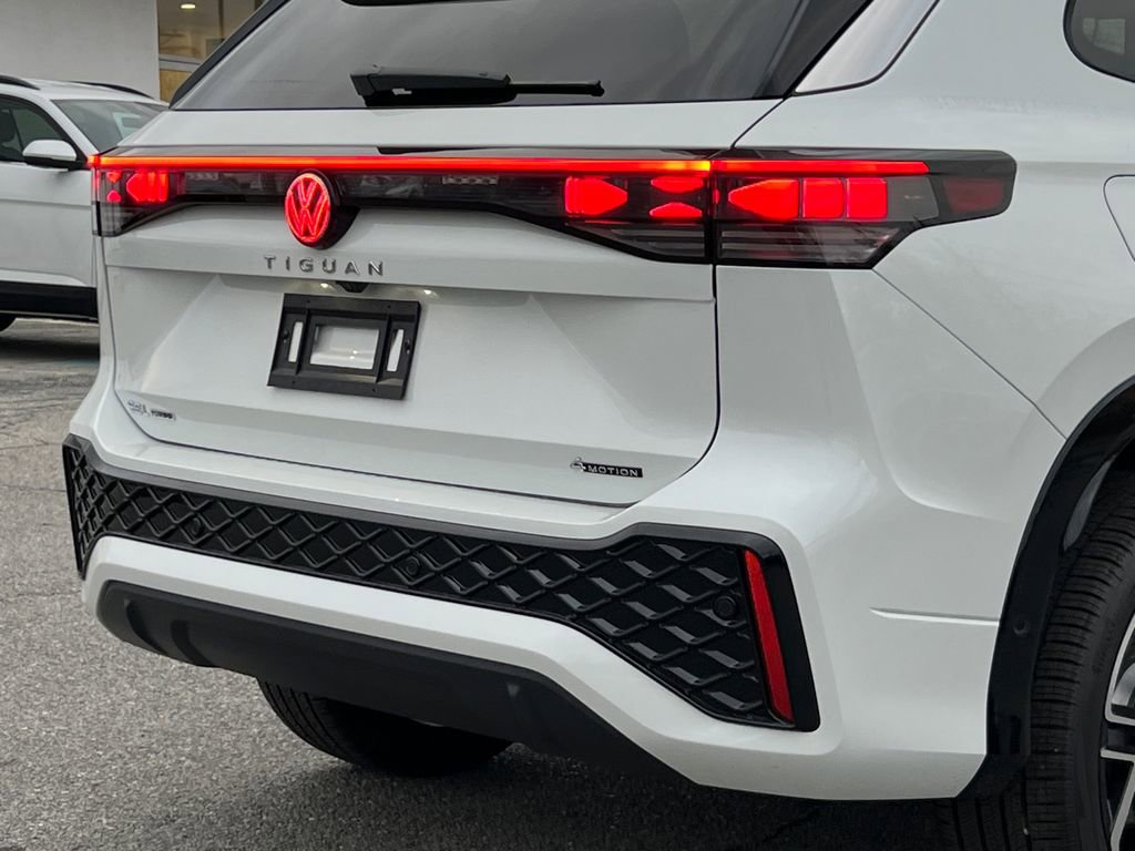 New 2026 Volkswagen Tiguan SEL R-Line image 5