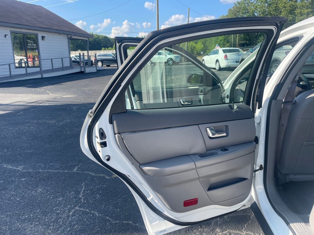 Used 2003 Ford Taurus SES FWD image 15