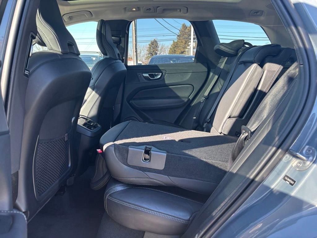 Certified 2024 Volvo XC60 B5 Ultimate w/ Climate Package image 18