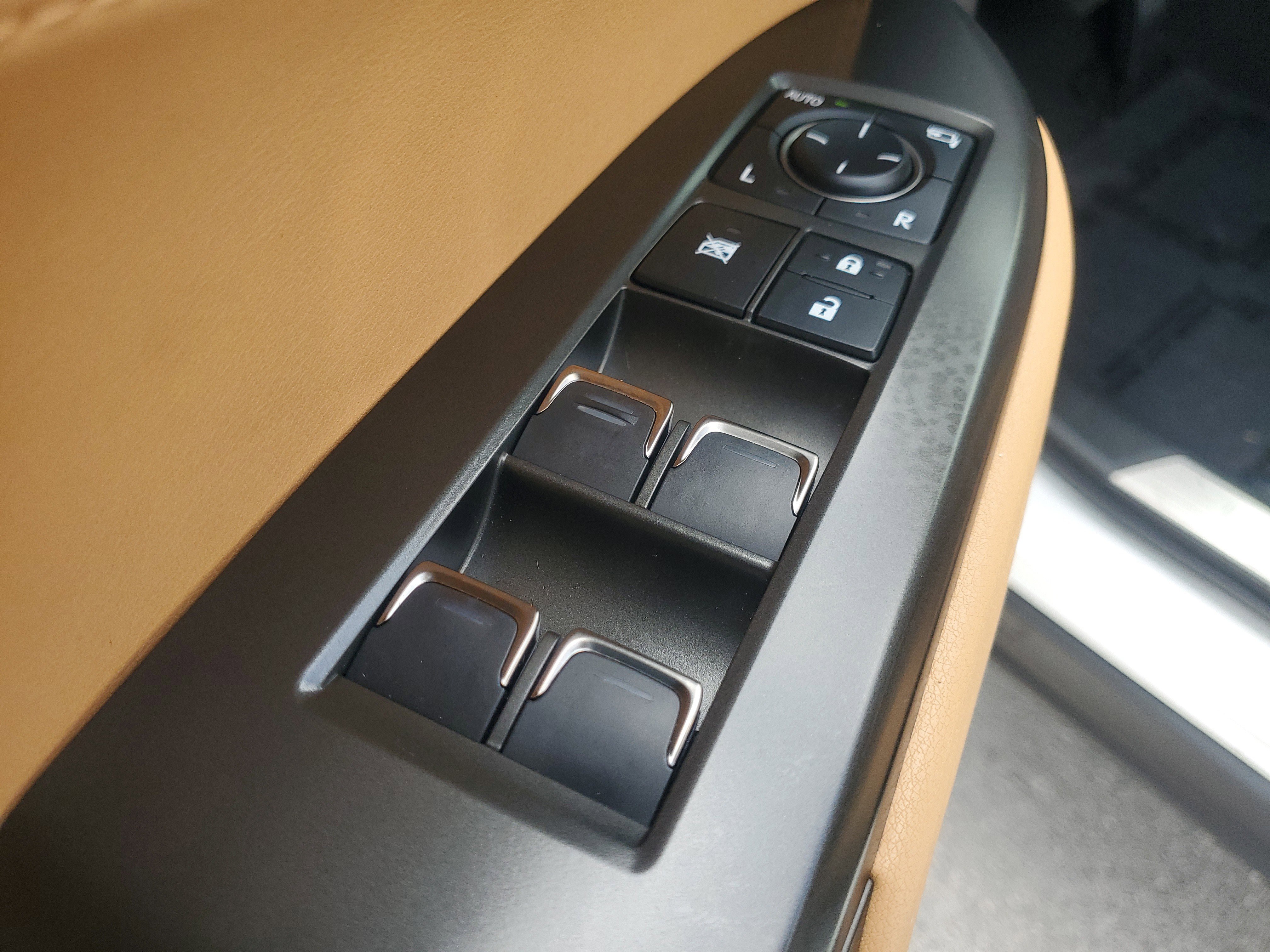 Used 2024 Lexus NX 250 FWD w/ Towing Package (2000 Lbs) image 24