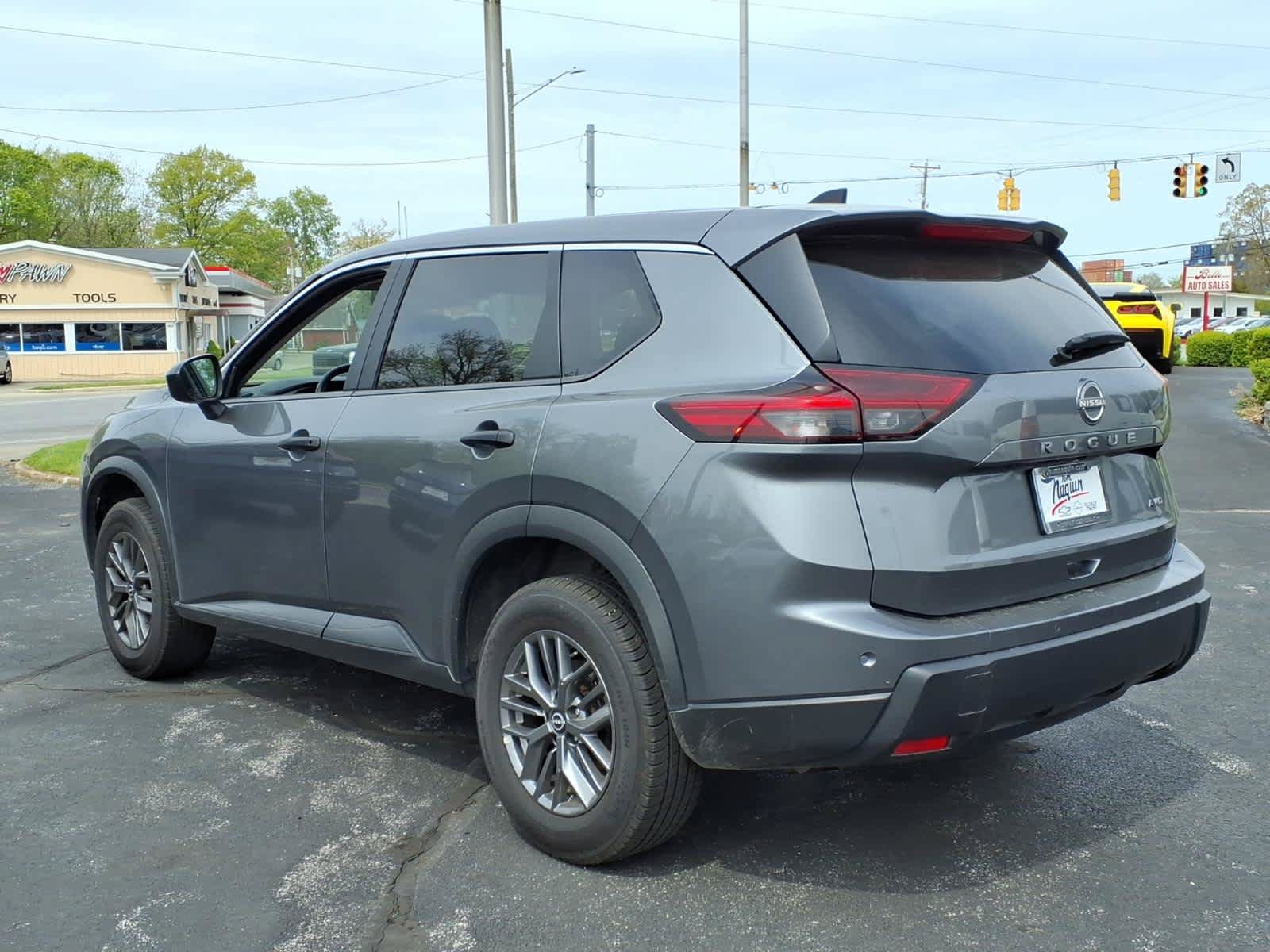 Used 2024 Nissan Rogue S AWD/4WD image 7