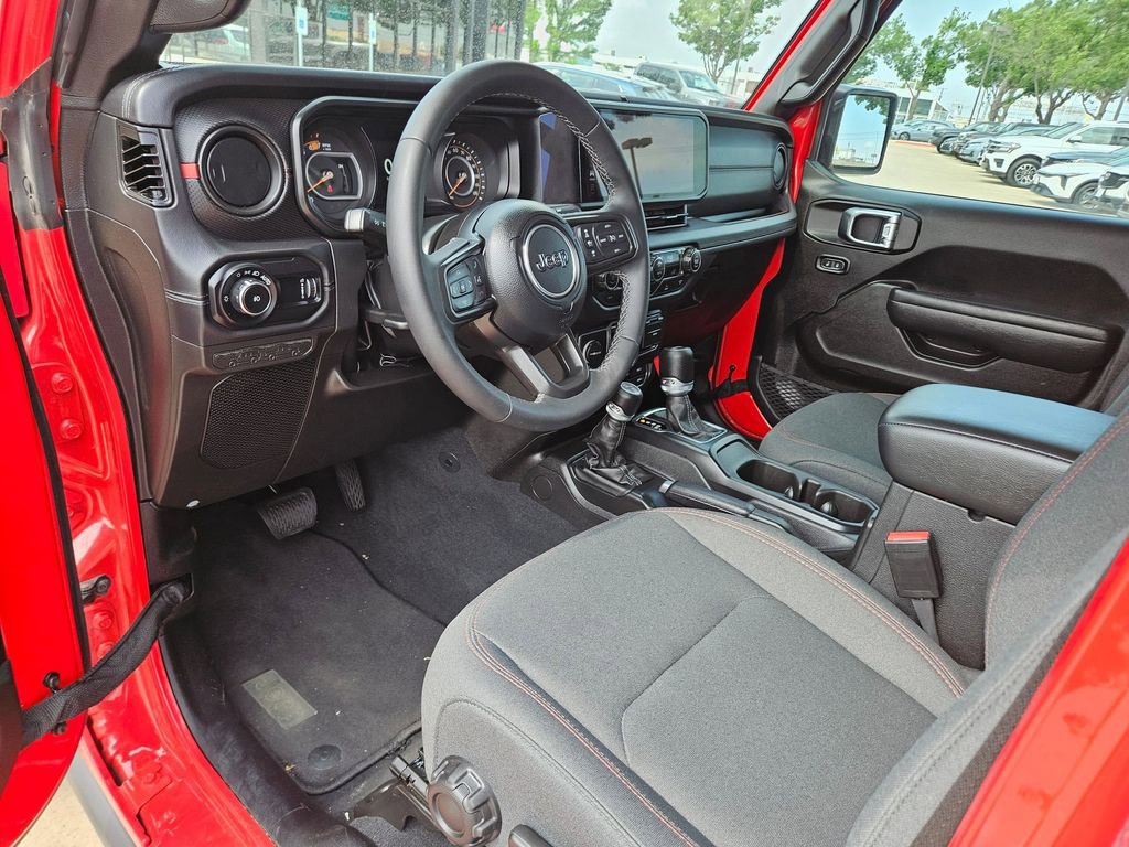 Used 2025 Jeep Wrangler Unlimited Rubicon image 13