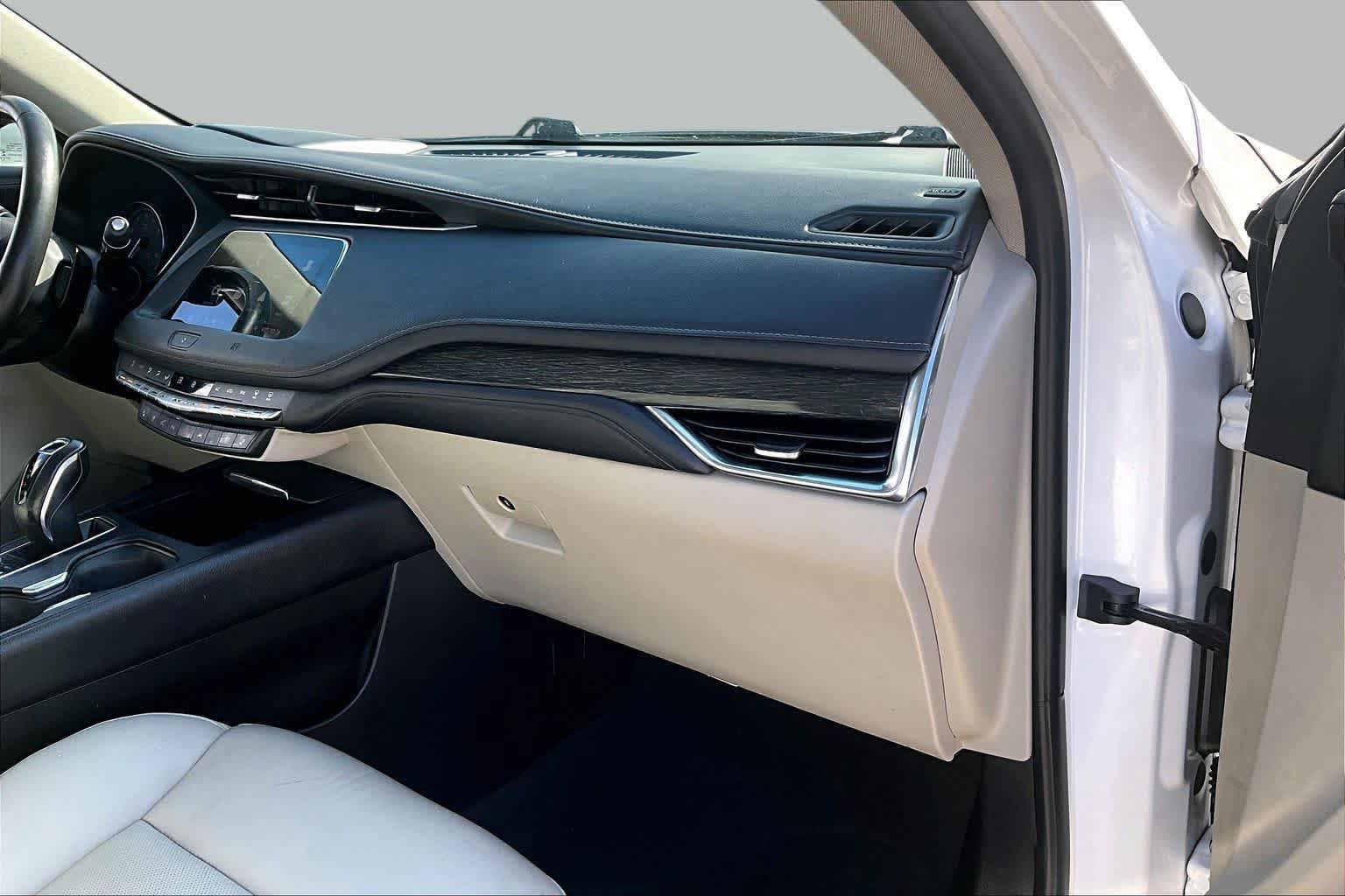 Used 2019 Cadillac XT4 Premium Luxury FWD image 17