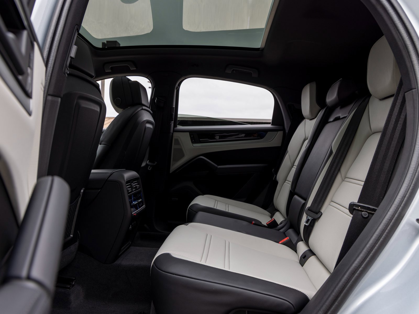 New 2026 Porsche Cayenne Coupe image 38