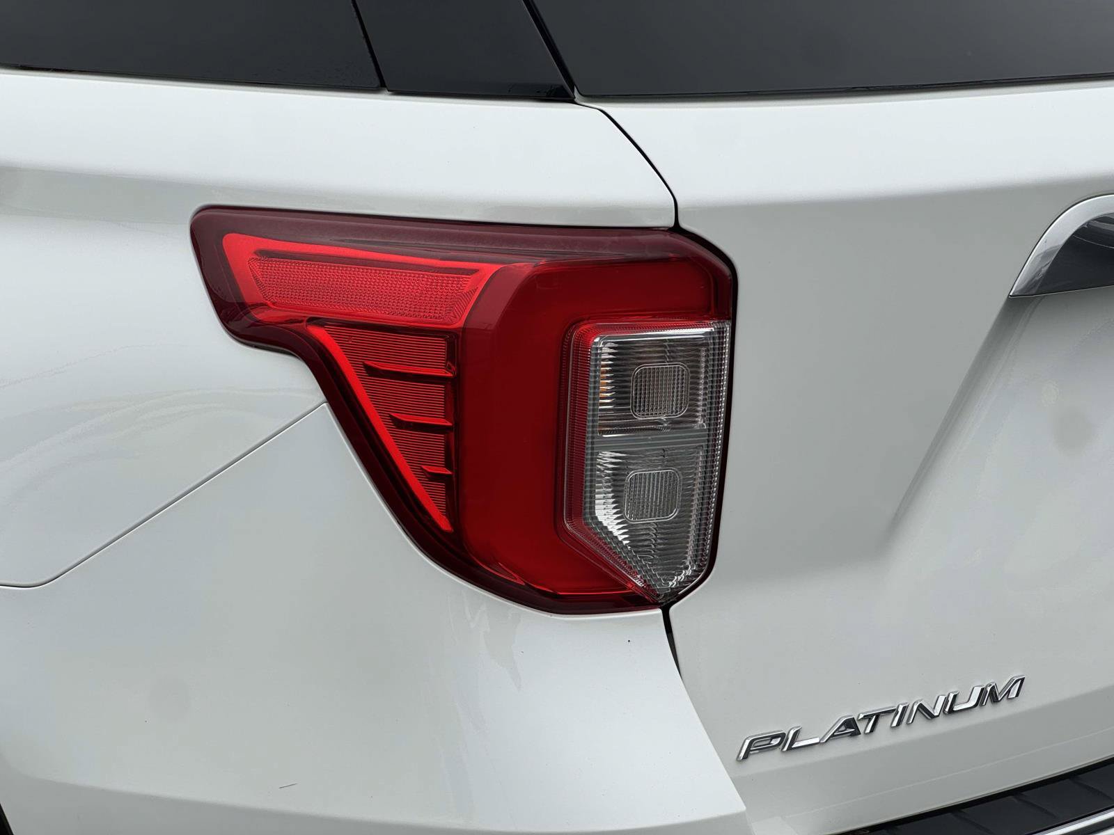 Used 2020 Ford Explorer Platinum AWD/4WD image 31