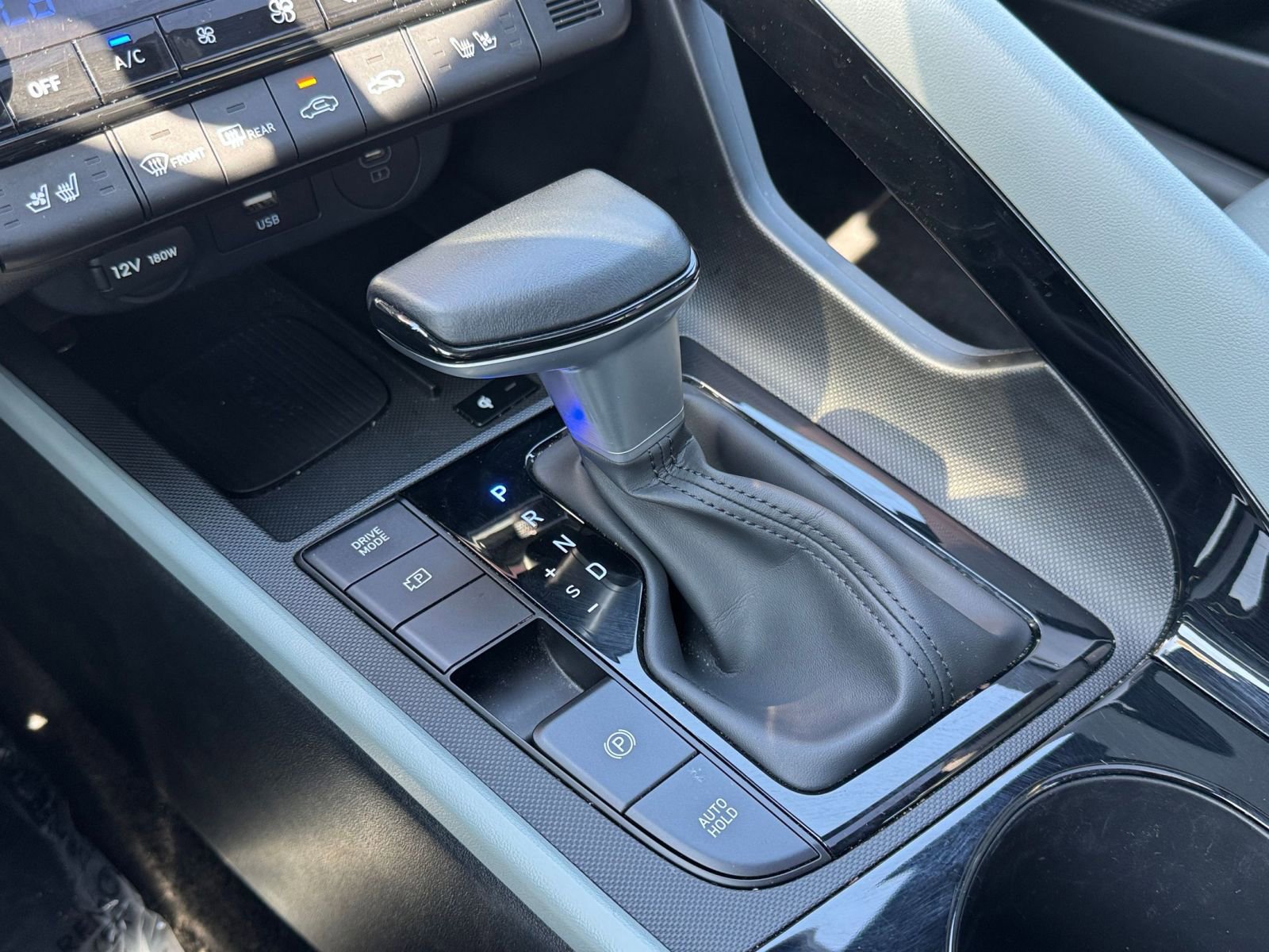 Used 2025 Hyundai Elantra Limited image 38