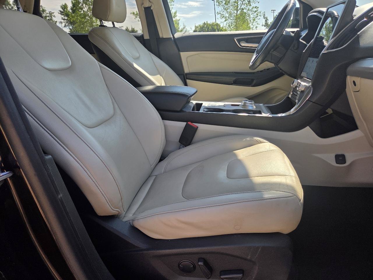 Used 2021 Ford Edge Titanium FWD image 9