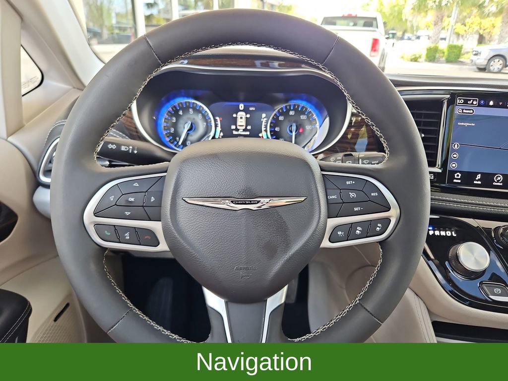Used 2022 Chrysler Pacifica Limited image 9
