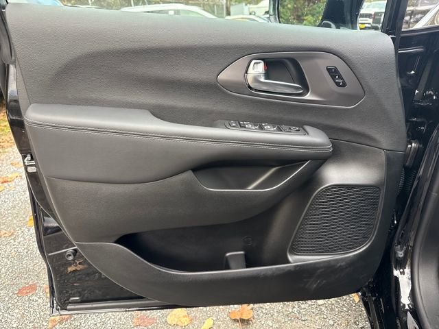 New 2026 Chrysler Pacifica Select AWD/4WD image 16