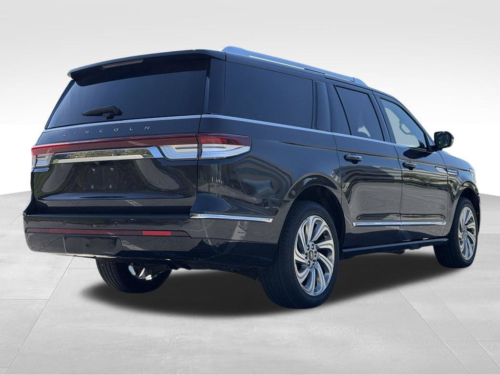 Used 2024 Lincoln Navigator L Reserve AWD/4WD image 11