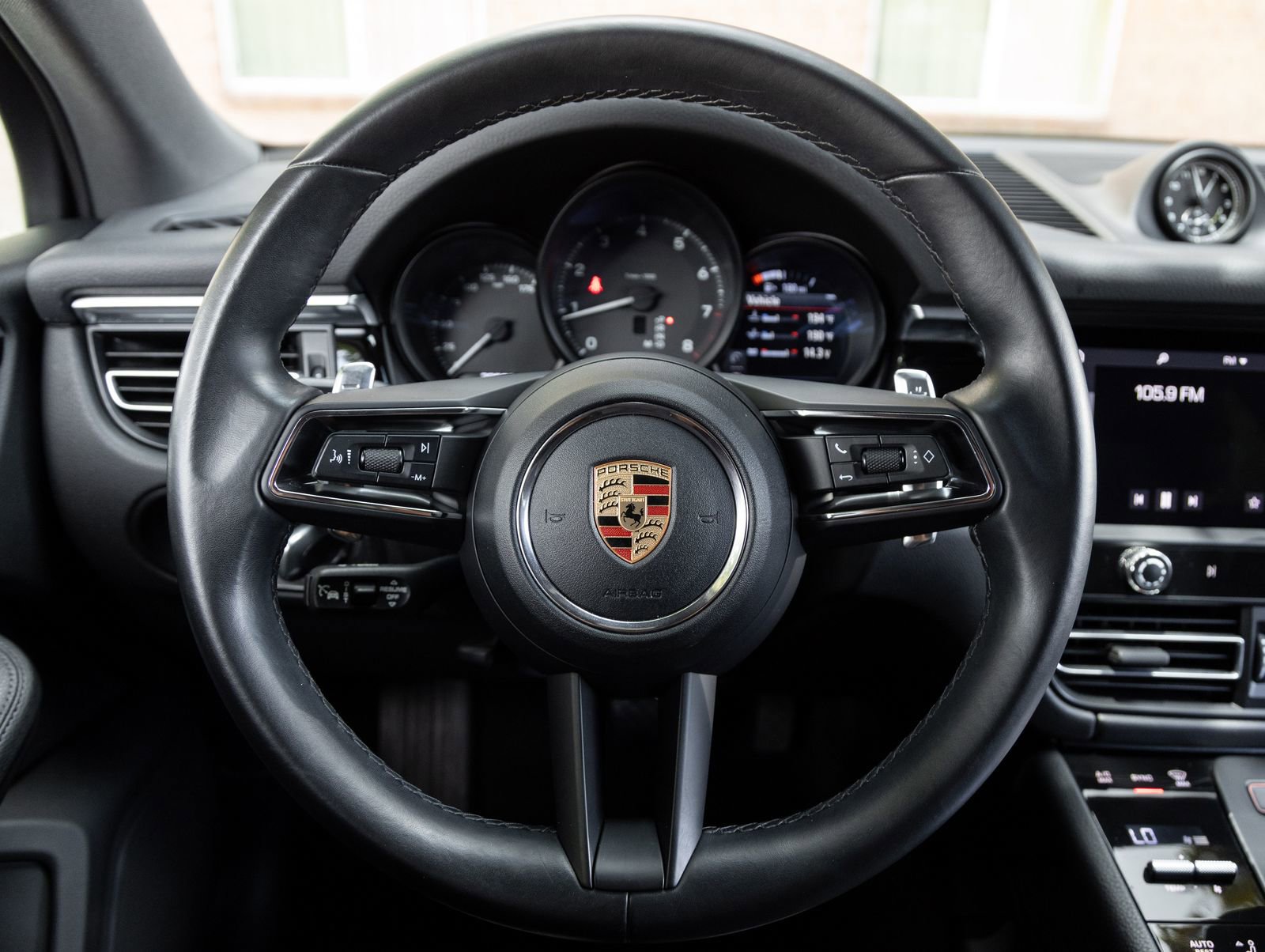 Certified 2023 Porsche Macan AWD/4WD image 13
