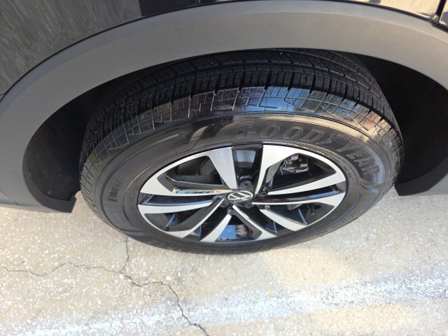 Used 2024 Volkswagen Tiguan S FWD image 4