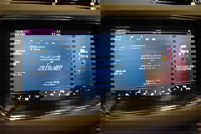 Used 2017 Land Rover Range Rover Sport HSE image 19