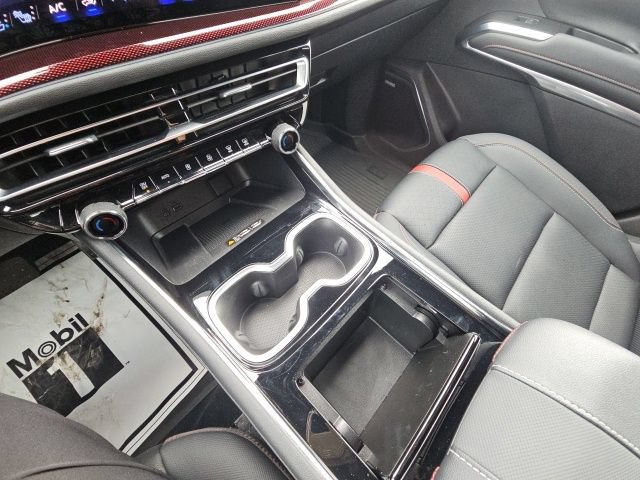 Used 2024 Chevrolet Traverse RS FWD image 26