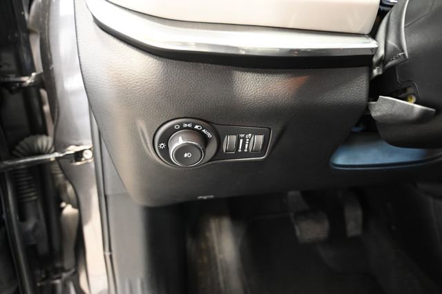 Used 2023 Jeep Compass Limited image 26