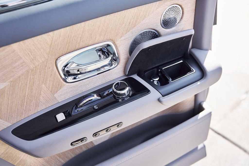 Used 2025 Rolls-Royce Phantom Sedan RWD image 56