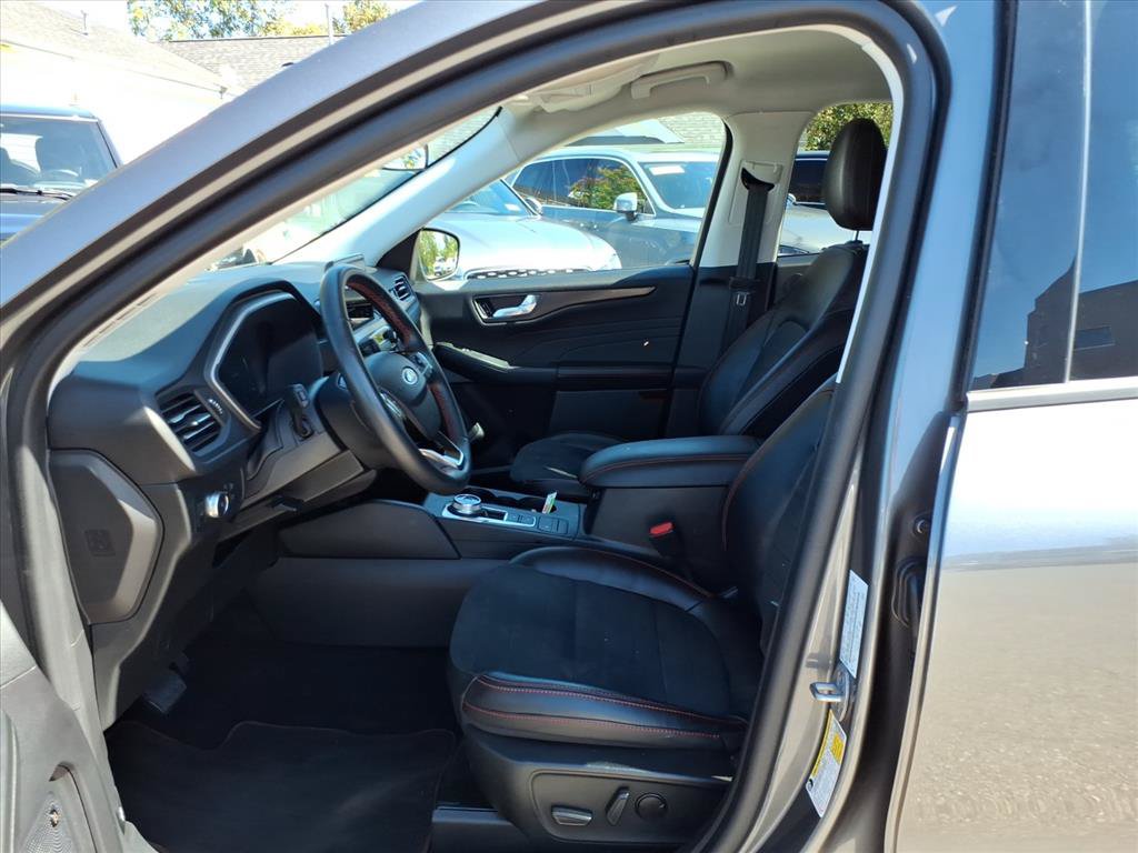 Used 2022 Ford Escape SEL w/ SEL Stealth AWD Package image 11