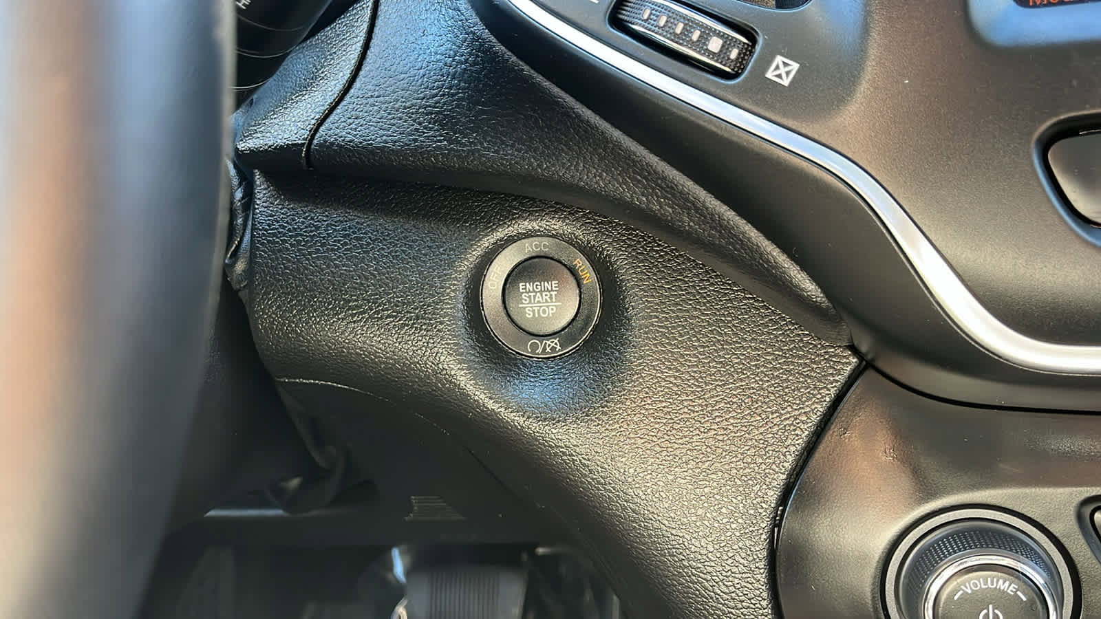 Certified 2023 Jeep Cherokee Altitude Lux w/ Lux Elite Package image 22