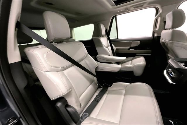 Used 2025 Ford Expedition Active image 27