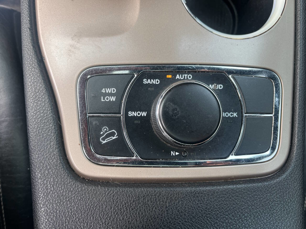 Used 2014 Jeep Grand Cherokee Limited w/ Luxury Group II image 32