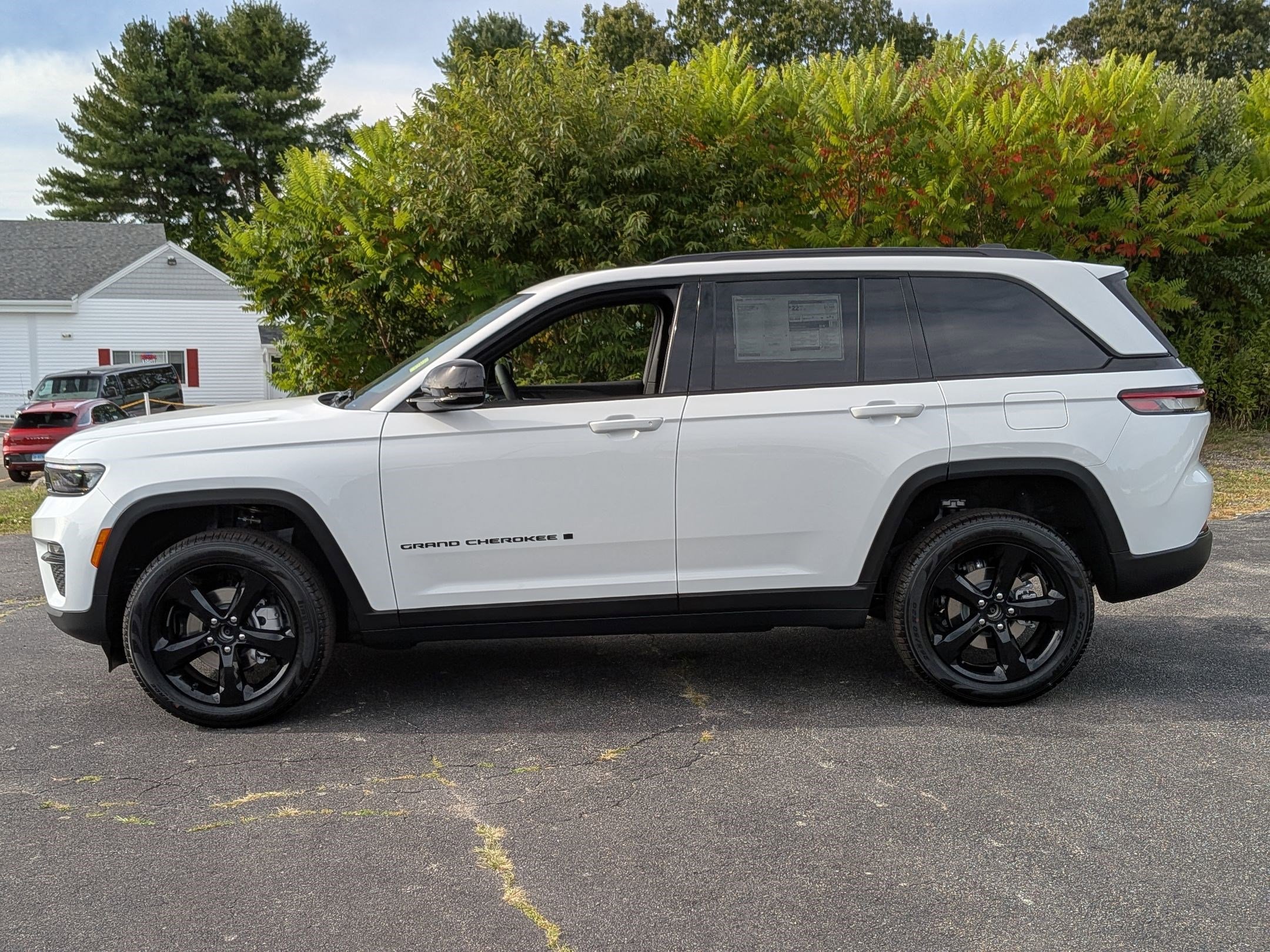 New 2025 Jeep Grand Cherokee Limited w/ Black Appearance Package image 7