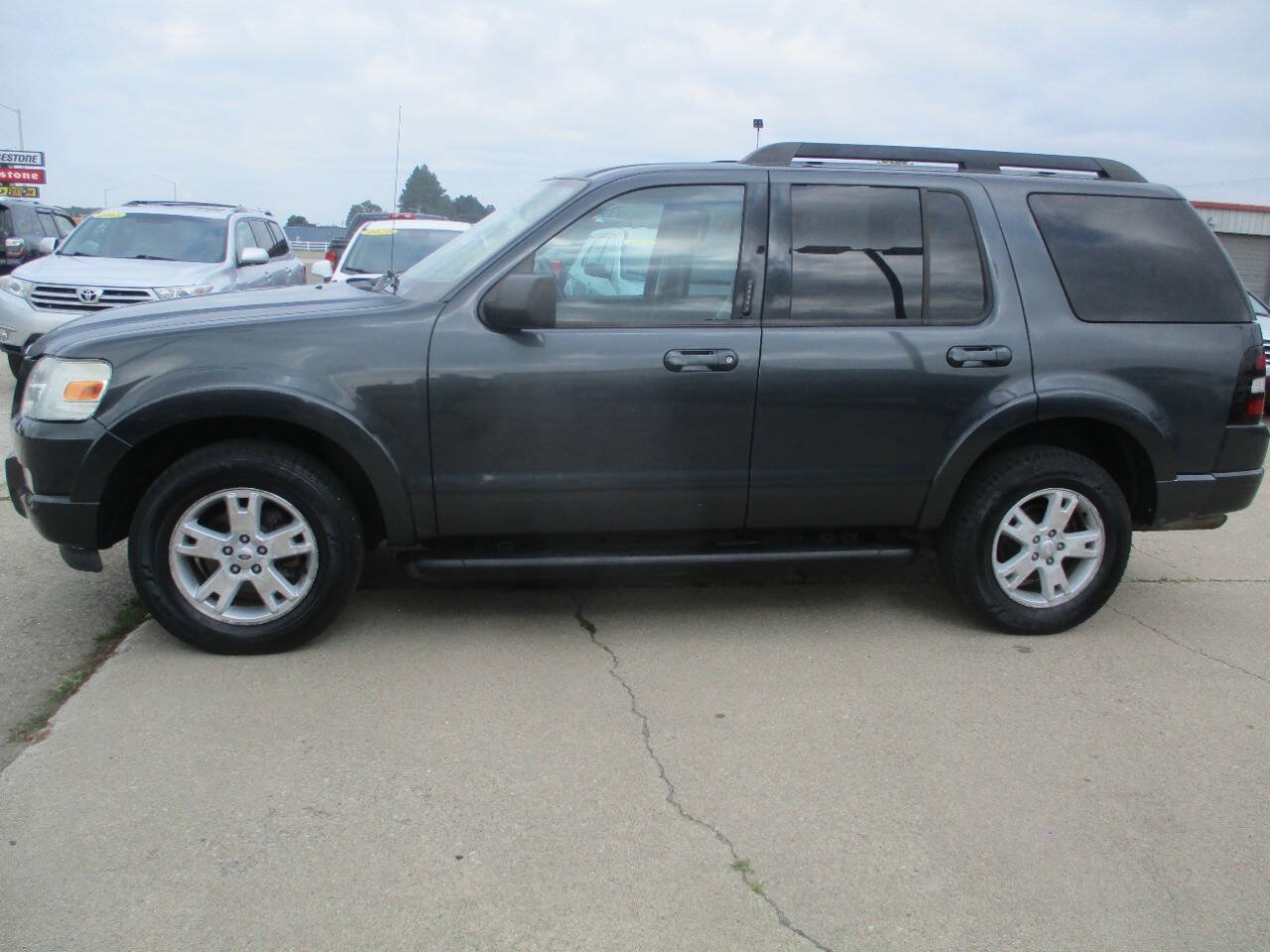 Used 2010 Ford Explorer XLT AWD/4WD image 3