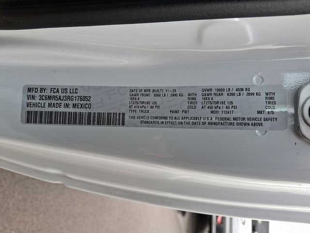 Used 2024 RAM 2500 Tradesman w/ Chrome Appearance Group image 25