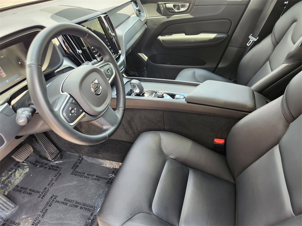 Used 2025 Volvo XC60 B5 Core image 6