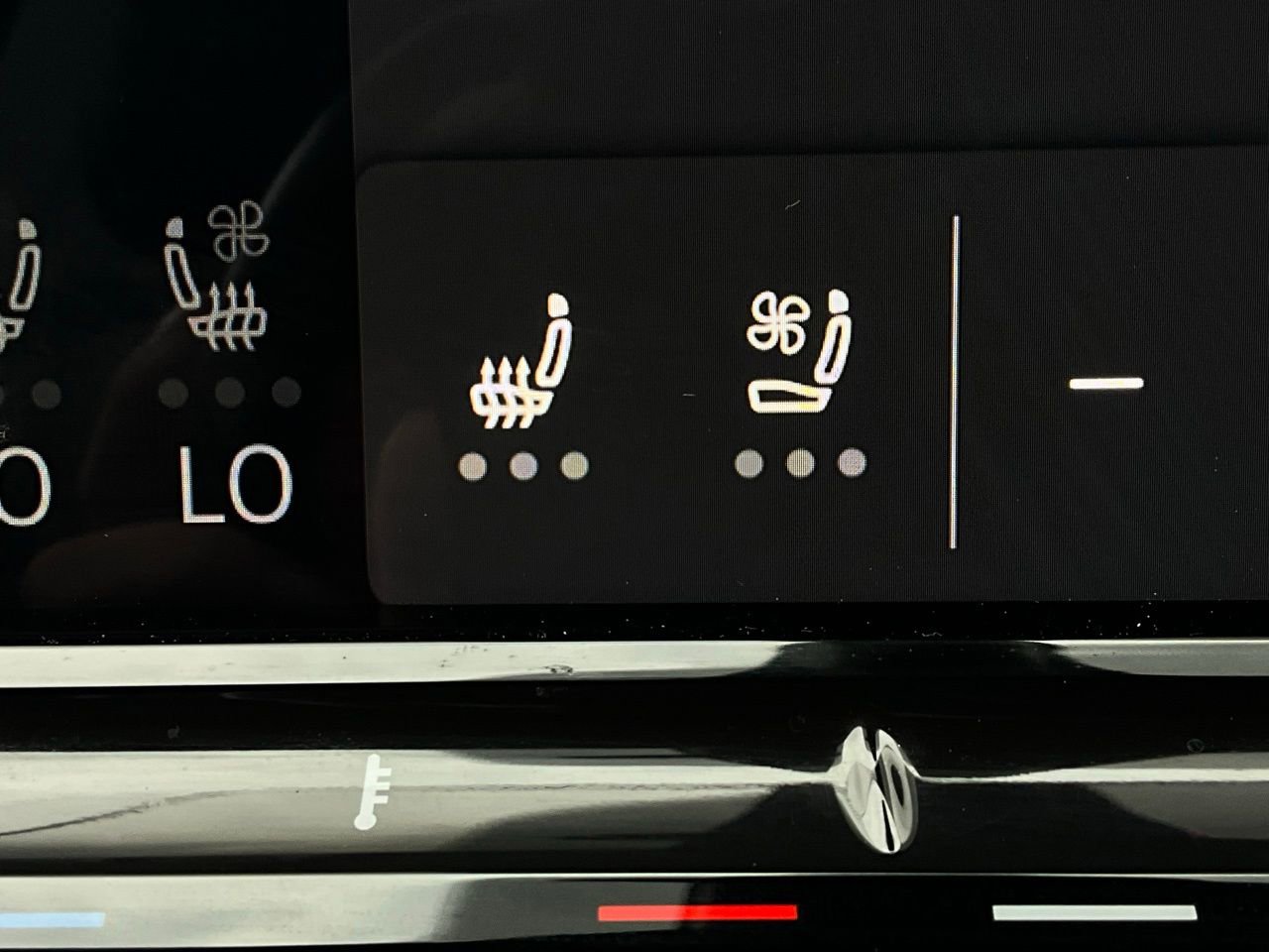 Used 2025 Volkswagen Atlas Cross Sport SE image 31