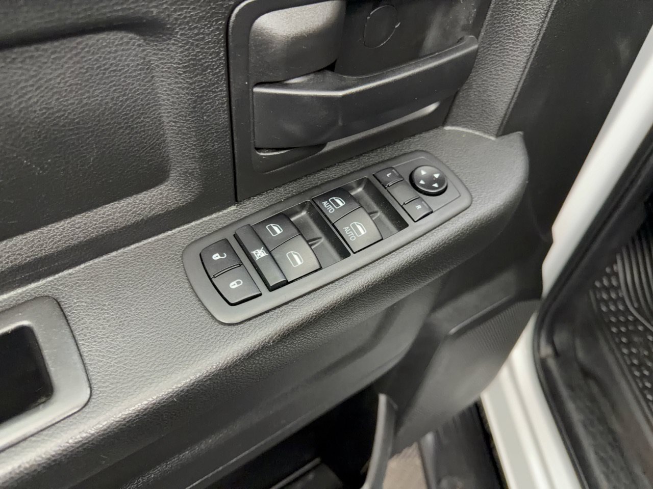 Used 2020 RAM 5500 Tradesman w/ Chrome Appearance Group AWD/4WD image 15