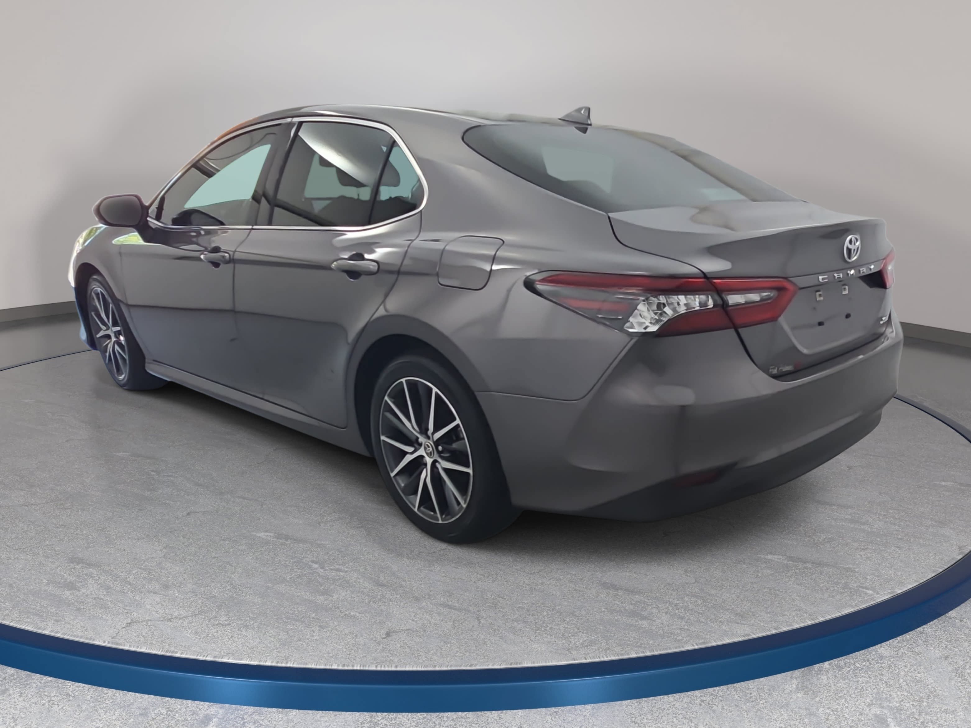 Used 2023 Toyota Camry XLE w/ Navigation Package FWD image 7