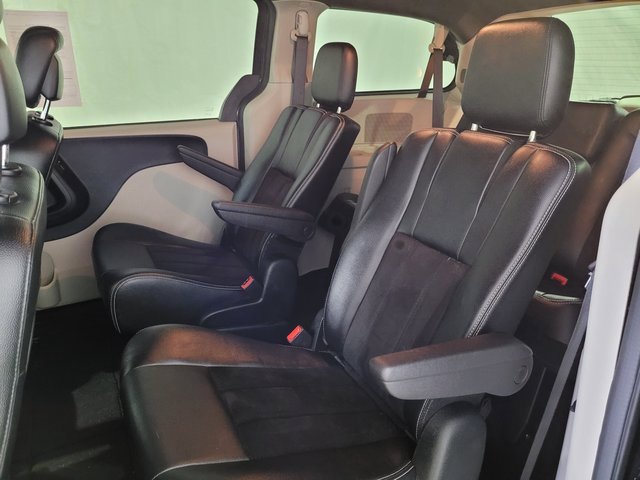 Used 2018 Dodge Grand Caravan SXT image 40