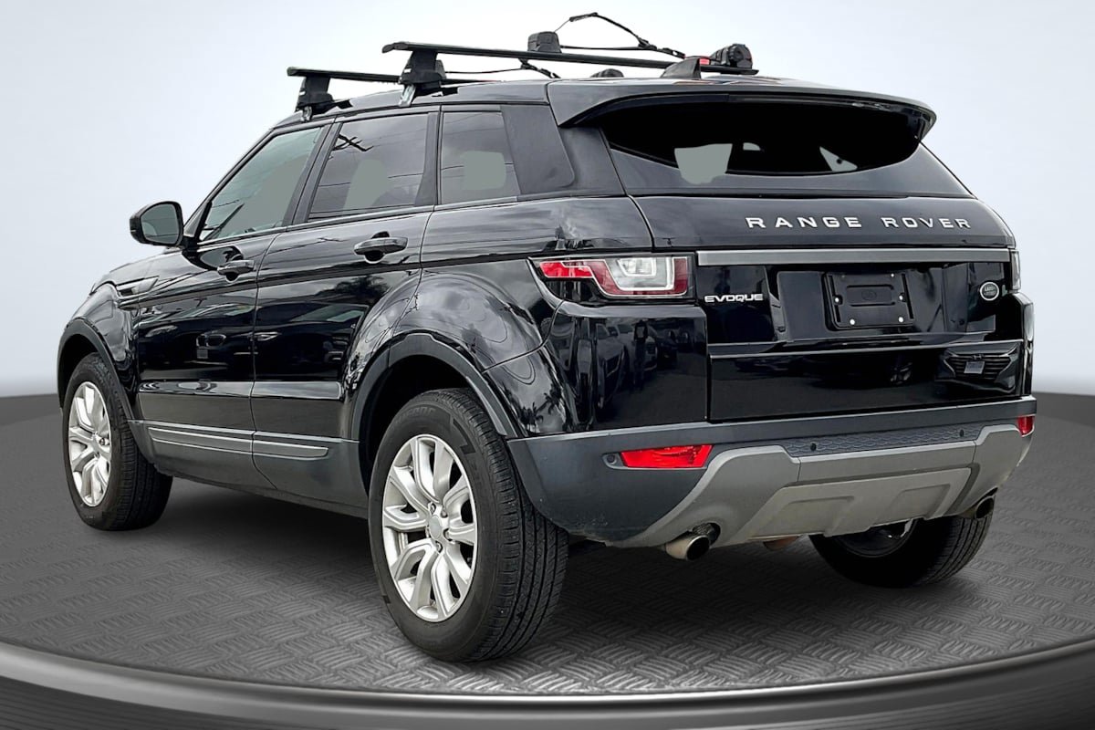 Used 2017 Land Rover Range Rover Evoque SE AWD/4WD image 2